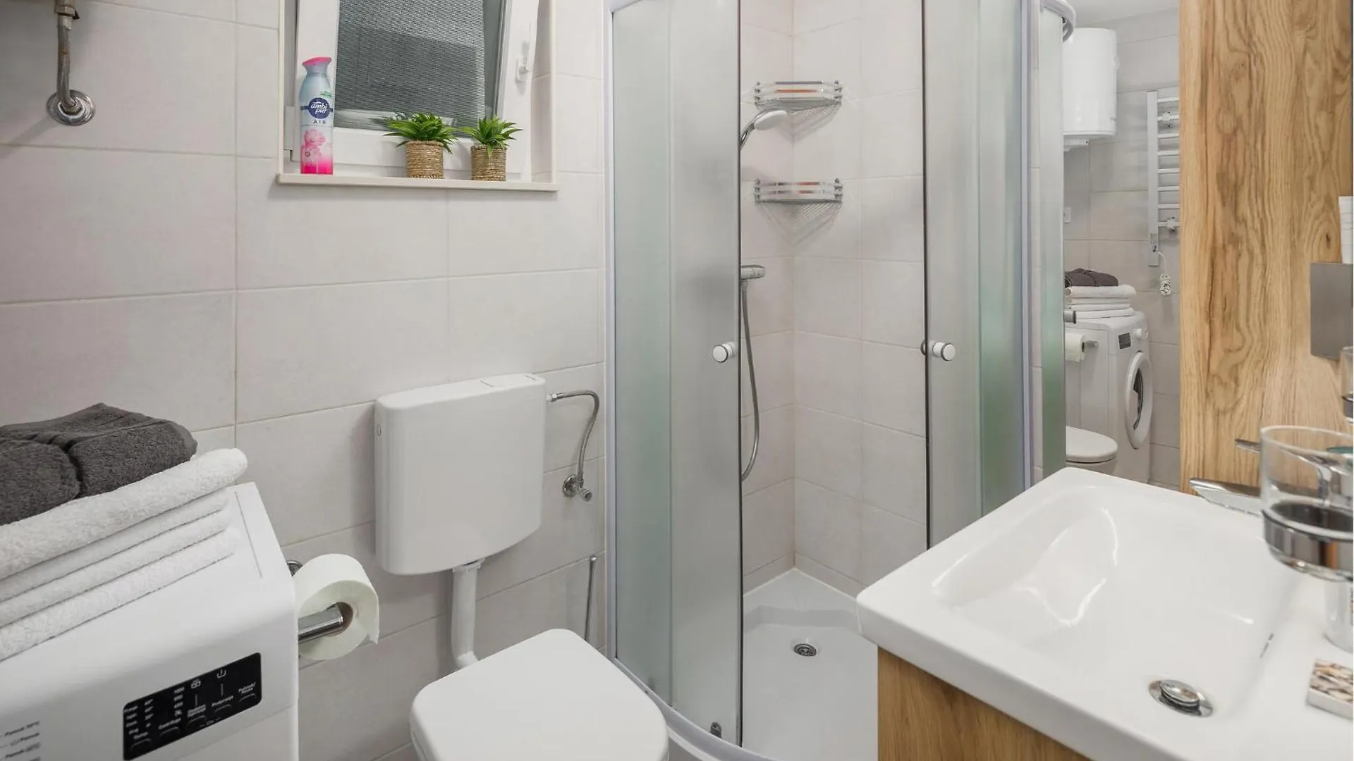 1 Bedroom Nice Apartment In Micetici Ladrovici 0*,
