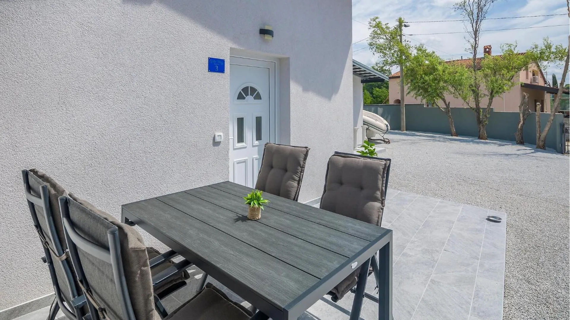 1 Bedroom Nice Apartment In Micetici Ladrovici 0*,  克罗地亚
